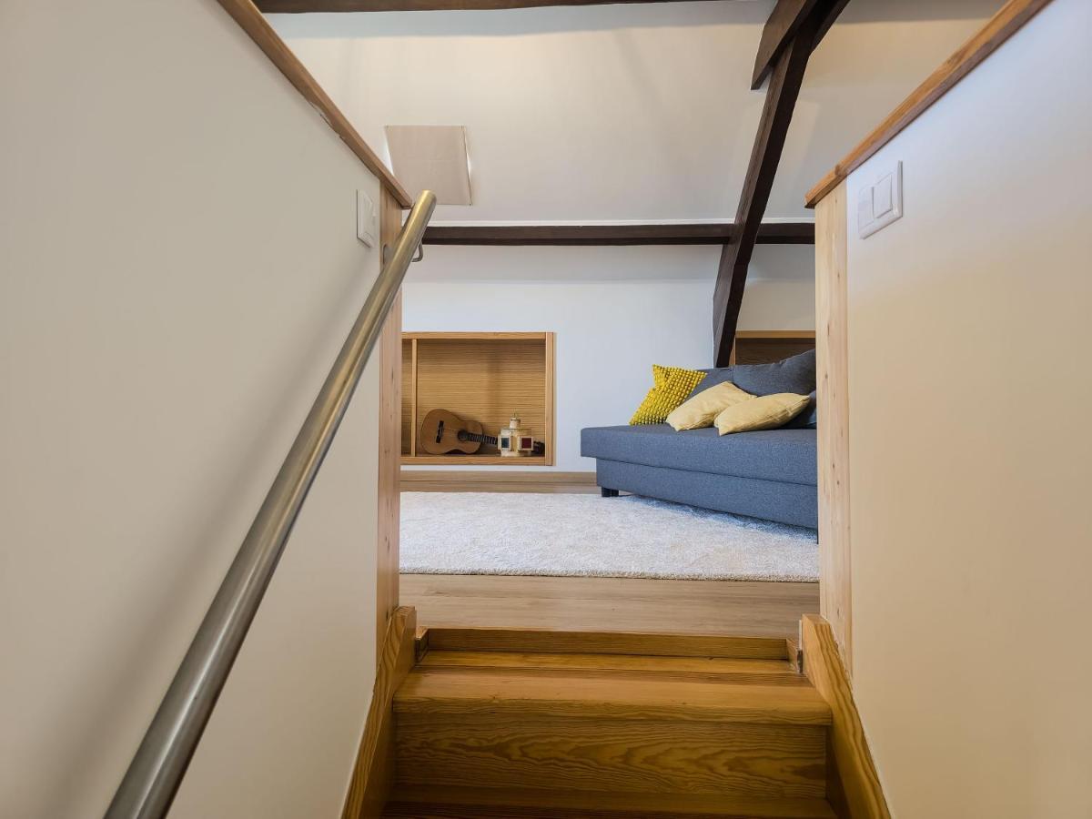 1884 Loft Apartment *